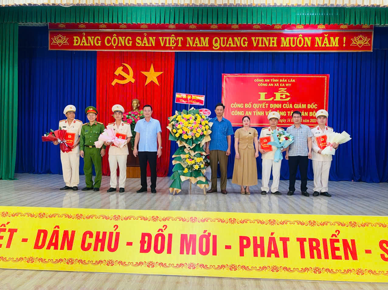 Lễ công bố Quyết định của Giám đốc công an tỉnh Đắk Lắk về công tác cán bộ